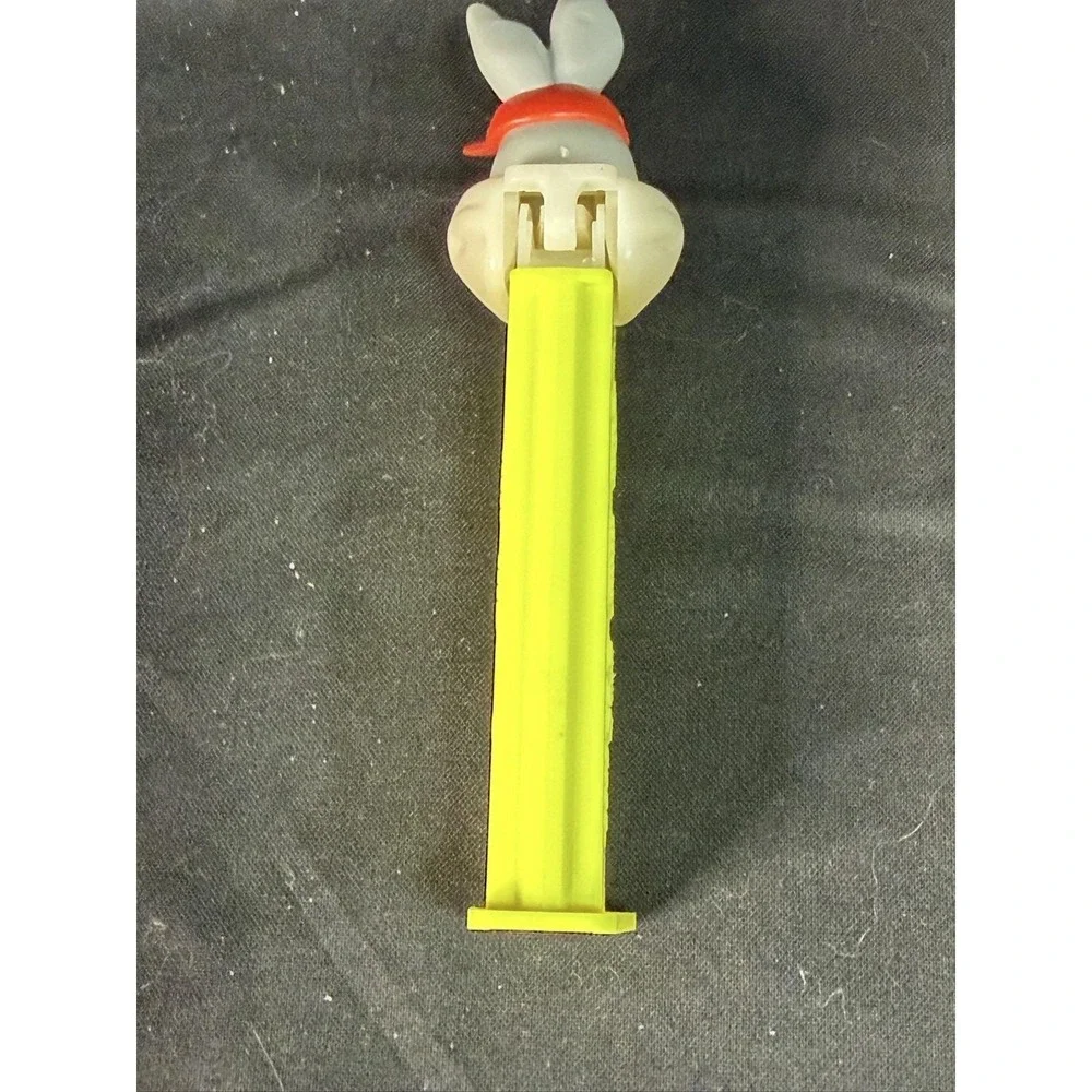 Vintage PEZ Looney Tunes Bugs Bunny Dispenser Yellow Stem Feet